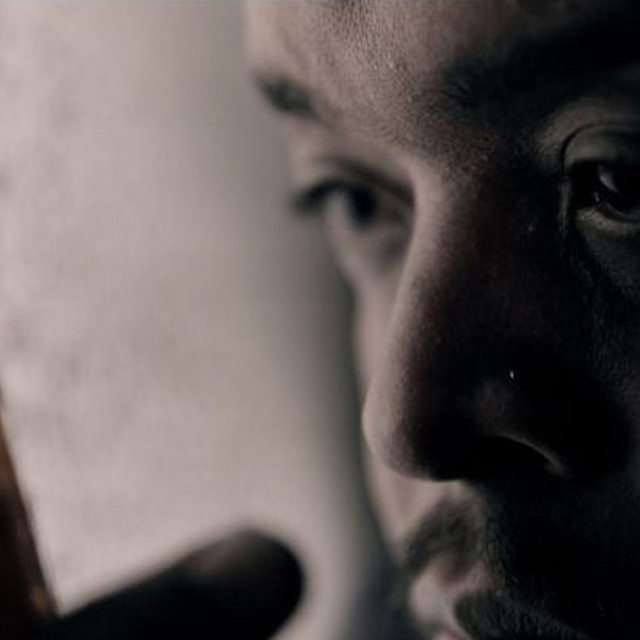 Johnny Pe reflects the changes he witnesses in himself on a shiny R&b tune