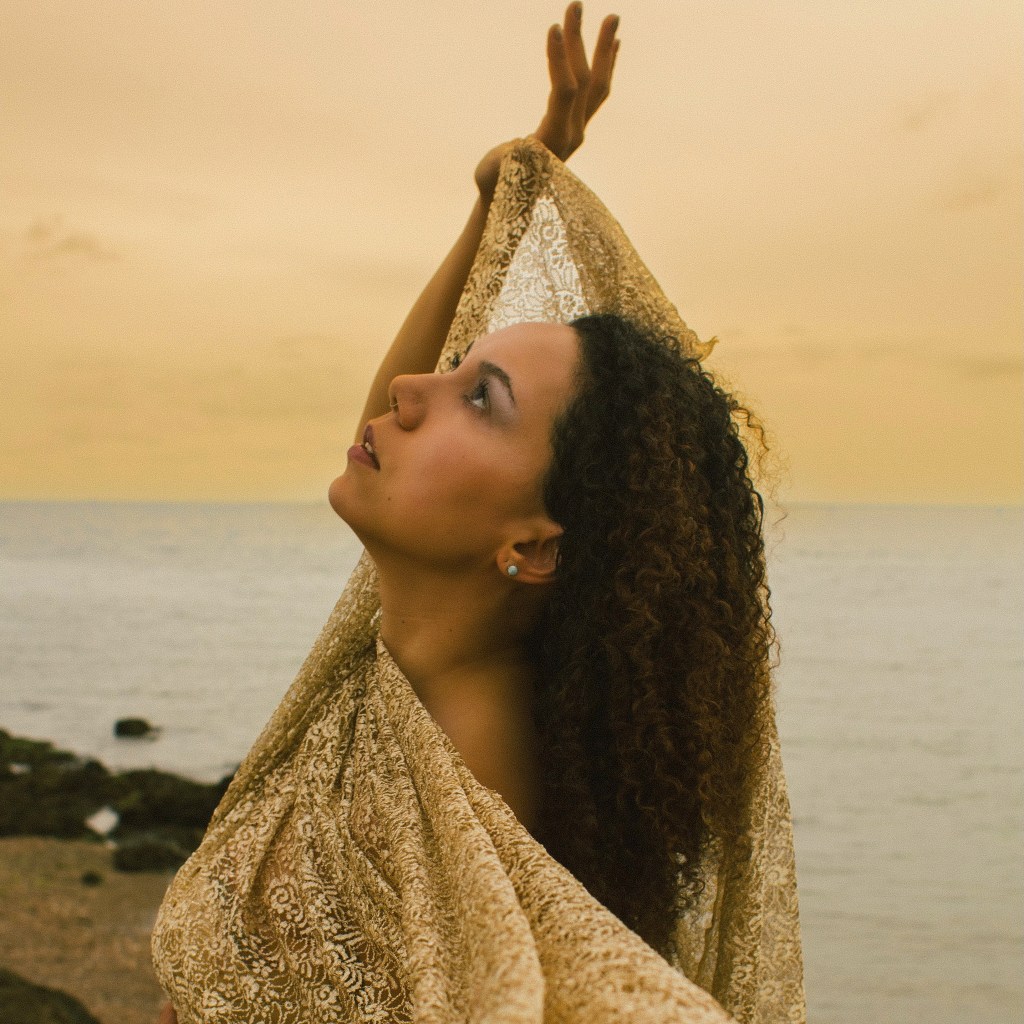 Aster Rhys’ recent single, “Ocean Deep” is absolutely&nbsp;soul-stirring!