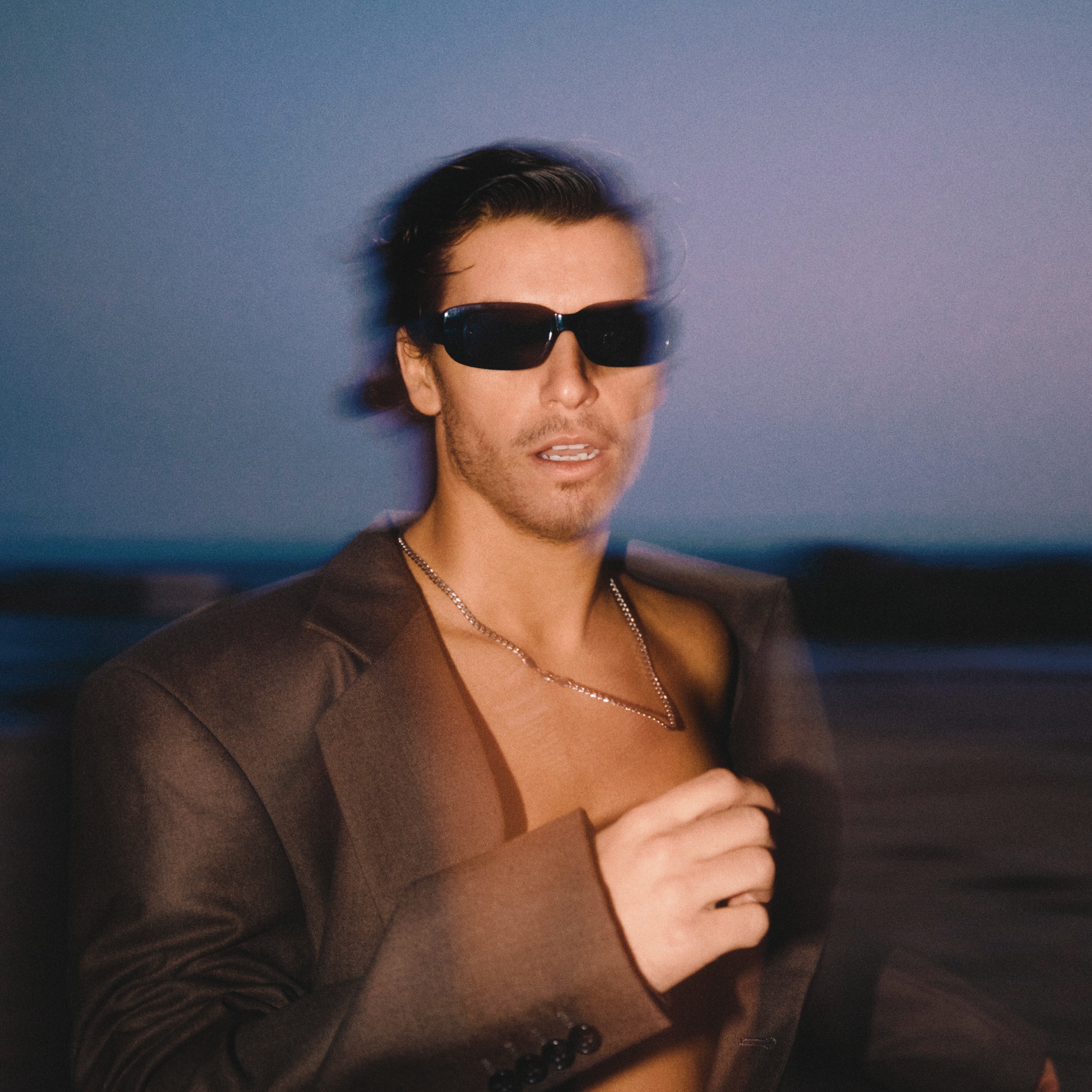 Louis Torre – feel something: A blissful musical experience with a hint of Jersey Club