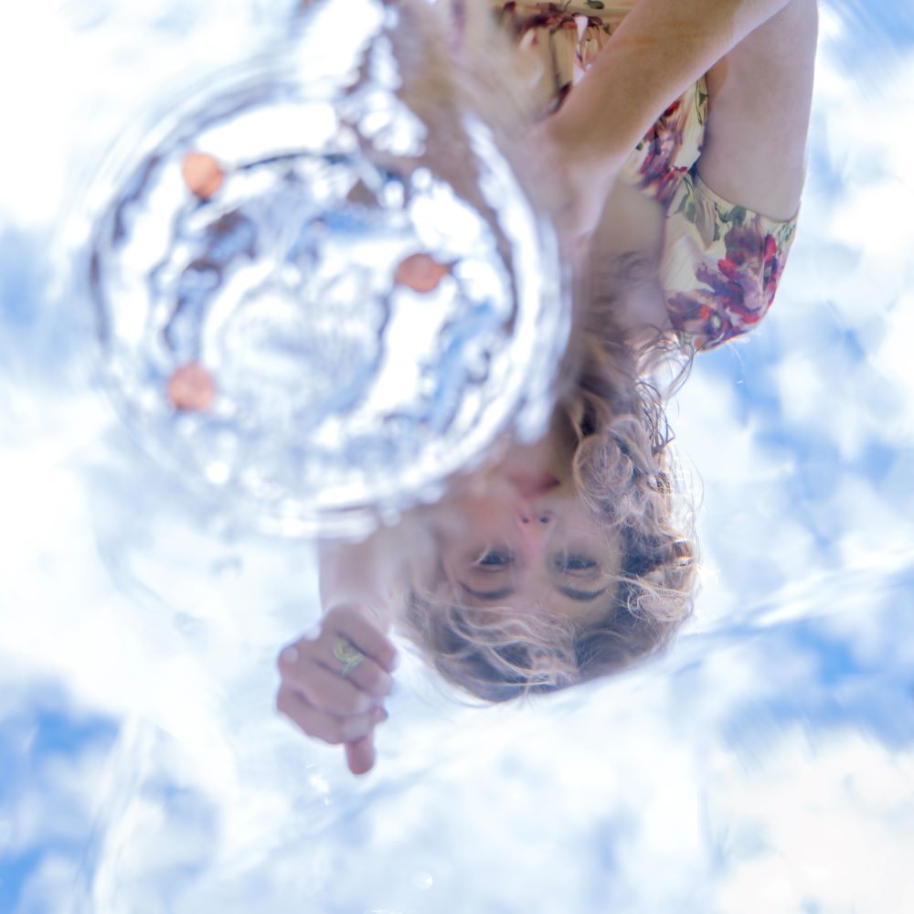 Ava Valianti Brings a Deeply Resonating Sonic Experience With “Wishing Well”.