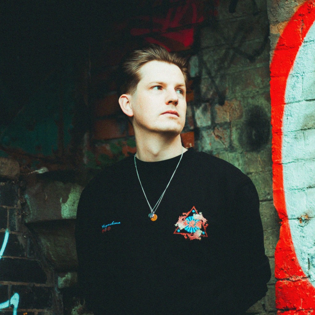 Man, Chain, Pendant, Necklace, Tshirt, Sweatshirt, Graffiti, Art, Wall, Brick, Music, Musician, Artist, Singer