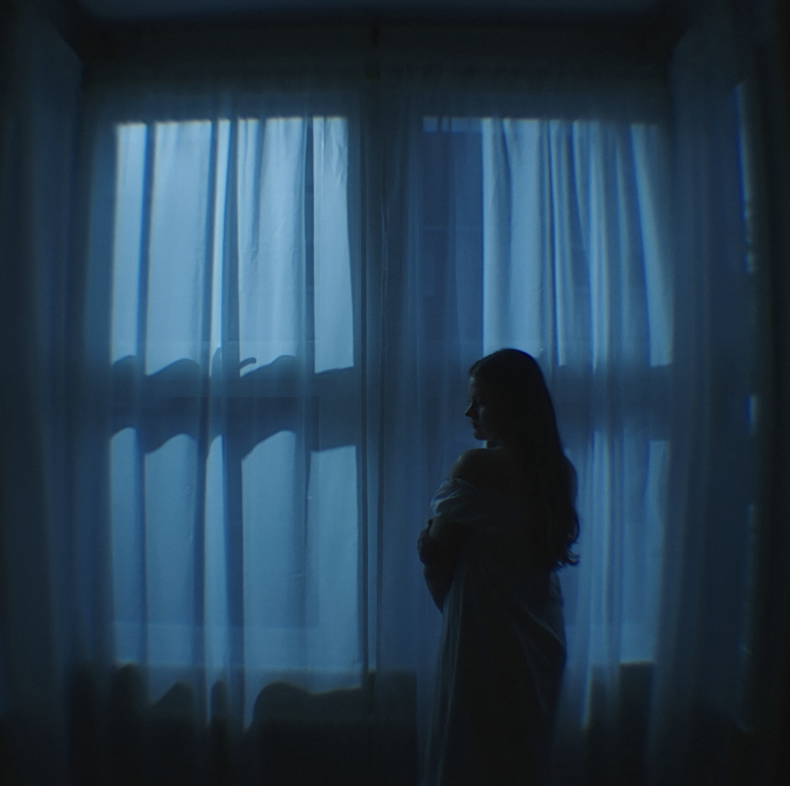 OLI Creates a World Worth Stepping Into With Debut Album, “When It All Goes Quiet”