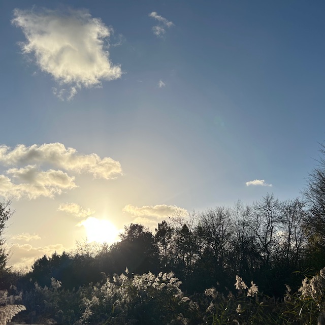 Enchantress Fiona Amaka’s back again to melt your heart with ‘Love that fills my world(acoustic version)’
