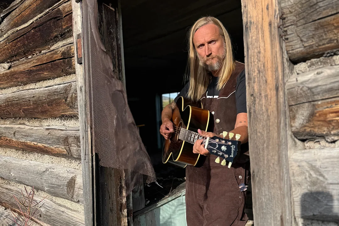 Alex Orbison Debuts with his Heartfelt Americana Gem ‘Fairweathered Friend’